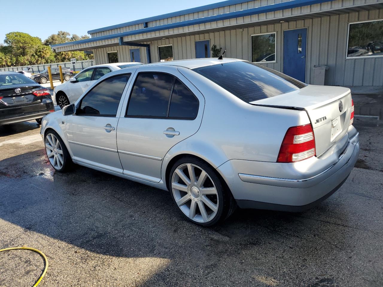 2005 Volkswagen Jetta VIN 3VWSA69M55M072666 Copart auction photo, rear end / minor dent/scratches damage thumbnail 2