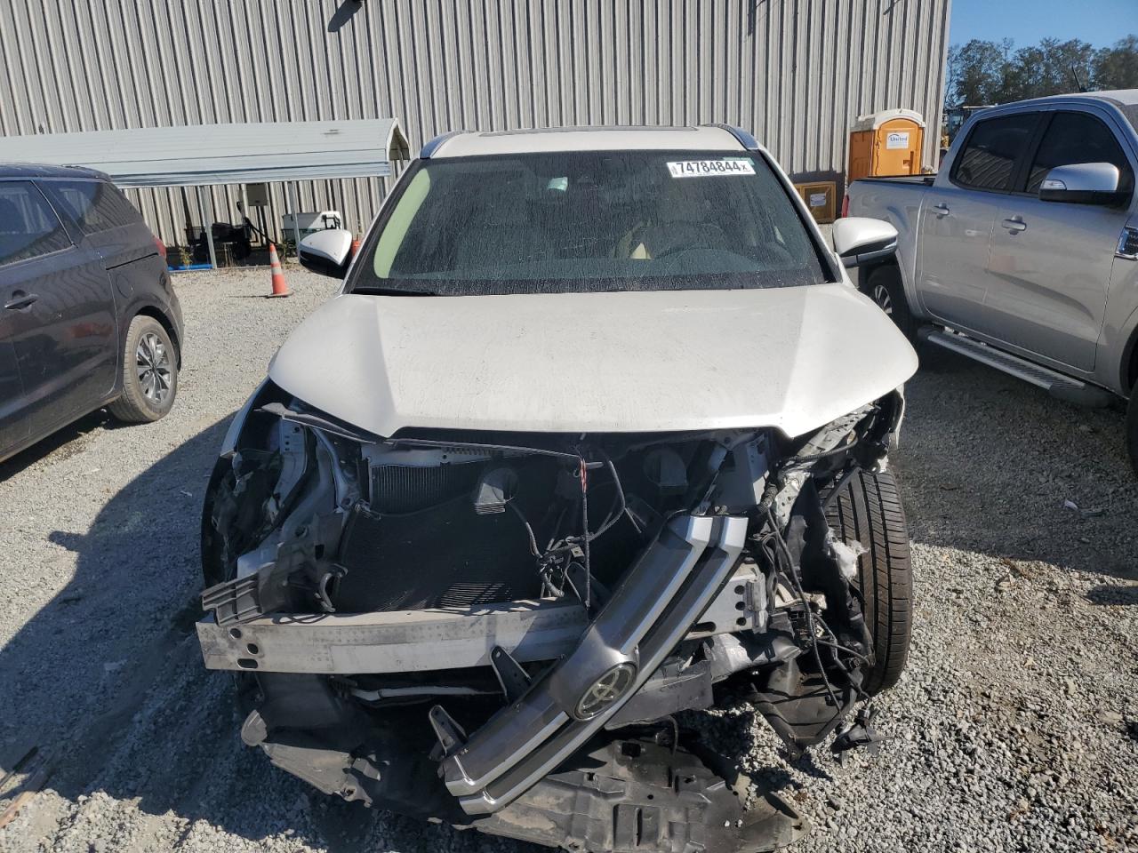 2017 Toyota Highlander VIN 5TDKZRFH5HS518131 Copart auction photo, front end damage thumbnail 5