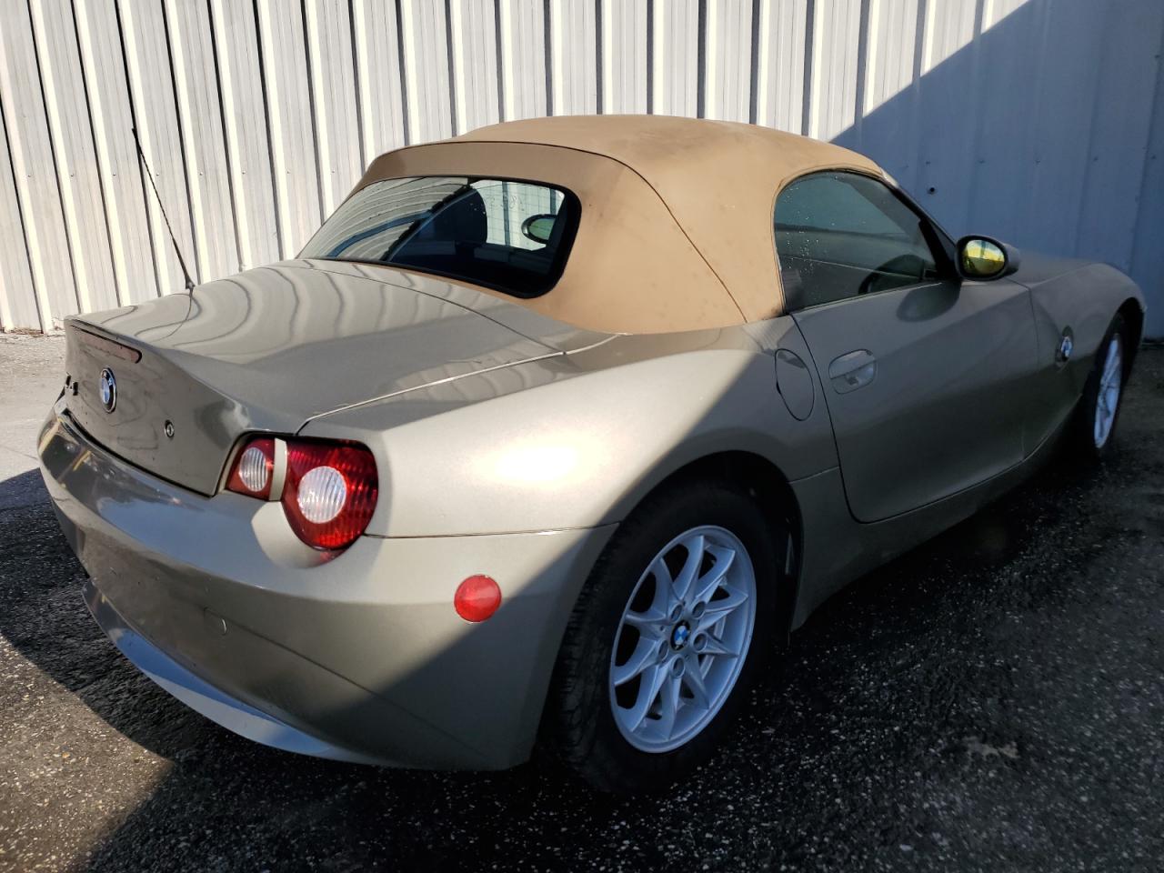 2005 BMW Z4 VIN 4USBT33595LS56517 Copart auction photo, side damage thumbnail 3