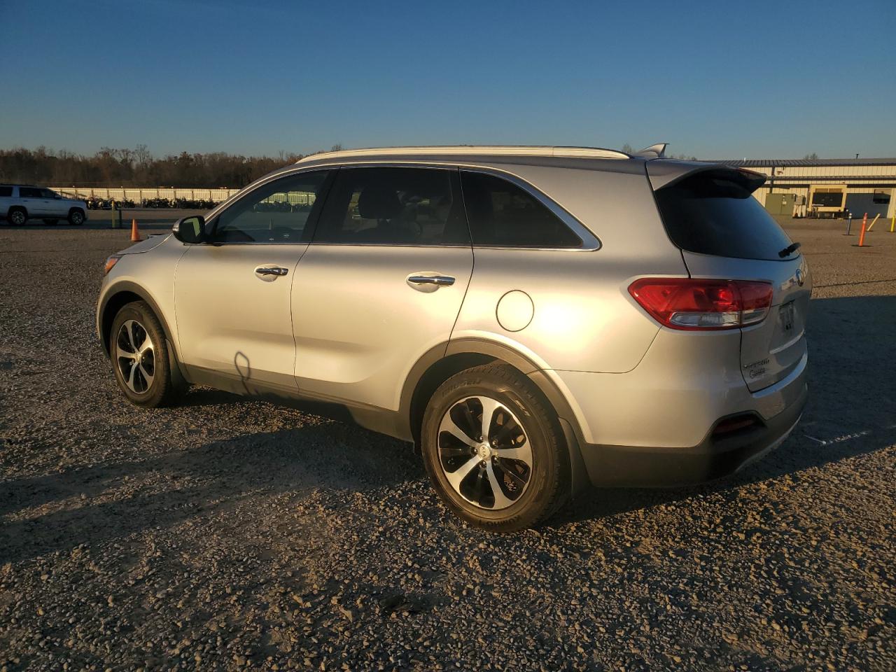 2018 KIA Sorento VIN 5XYPH4A13JG367380 Copart auction photo, rear end / side damage thumbnail 2