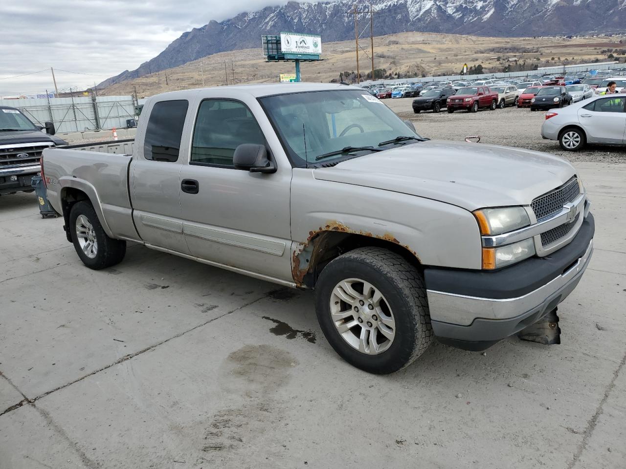 2005 Chevrolet Silverado VIN 1GCEK19B25E138921 Copart auction photo, all over damage thumbnail 4