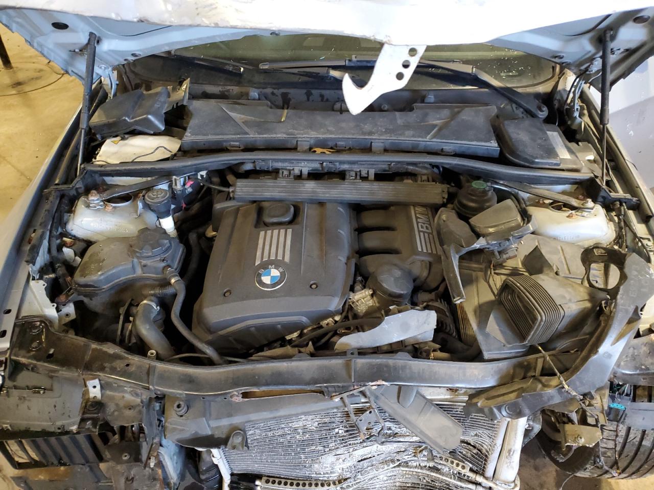 2011 BMW 3er VIN WBAKE5C51BE573555 Copart auction photo, front end / side damage thumbnail 11