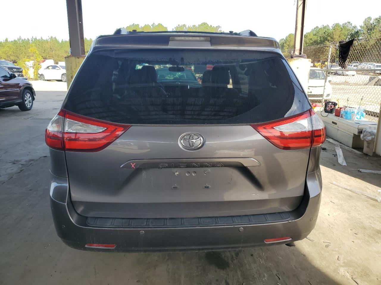 2015 Toyota Sienna VIN 5TDYK3DC5FS557379 Copart auction photo, front end / side damage thumbnail 6