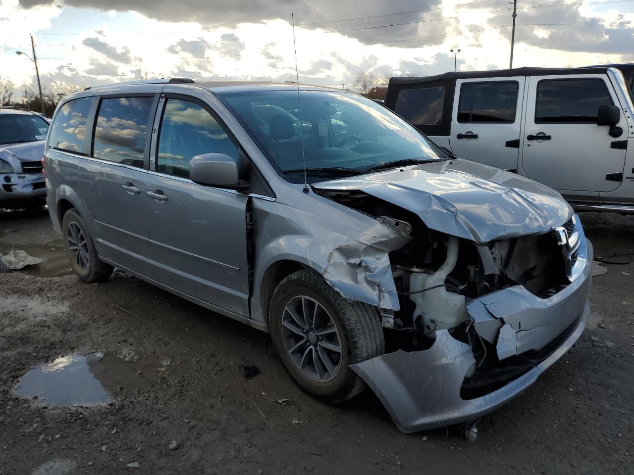 2017 Dodge Caravan VIN 2C4RDGCGXHR745983 Copart auction photo, front end / minor dent/scratches damage thumbnail 4