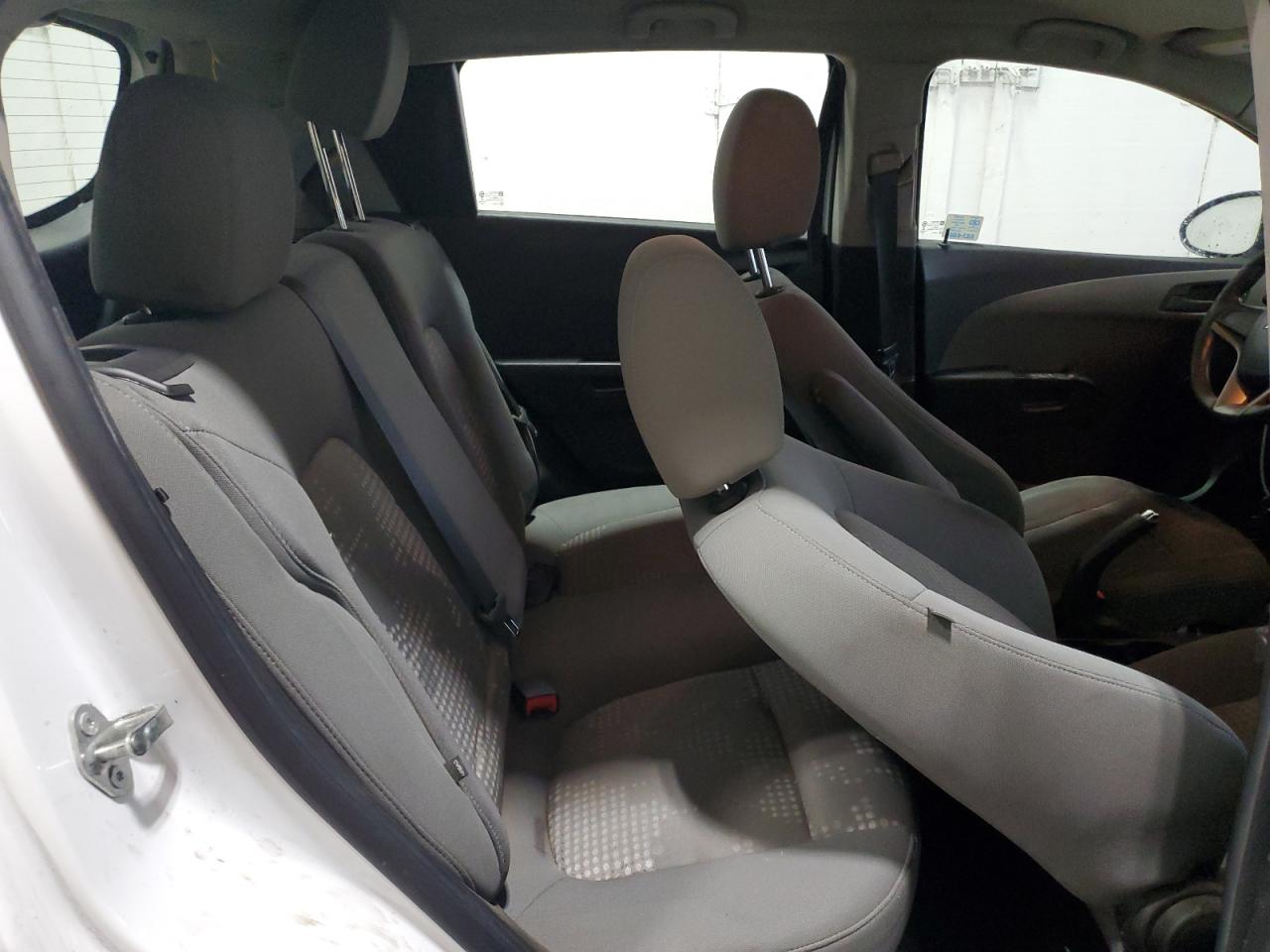 2015 Chevrolet Sonic VIN 1G1JA6SH7F4133694 Copart auction photo, normal wear / minor dent/scratches damage thumbnail 10