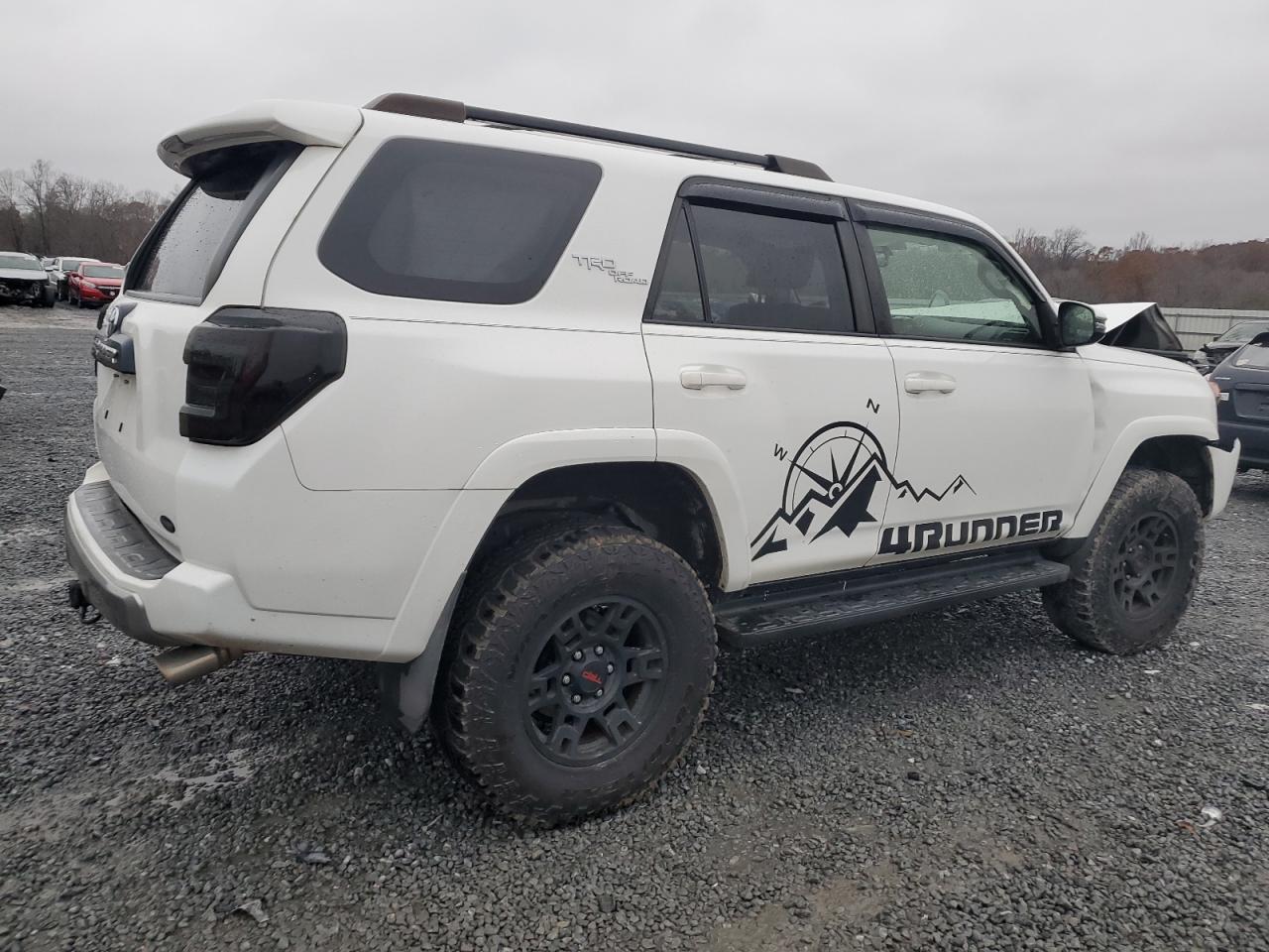 2019 Toyota 4Runner VIN JTEBU5JR8K5683414 Copart auction photo, front end / side damage thumbnail 3