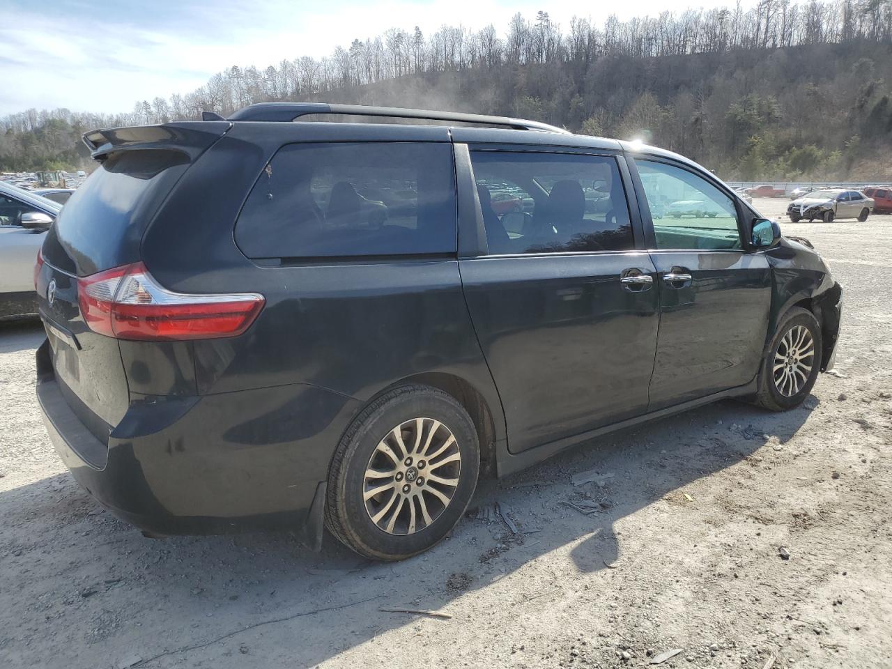 2018 Toyota Sienna VIN 5TDYZ3DC6JS923032 Copart auction photo, front end damage thumbnail 3