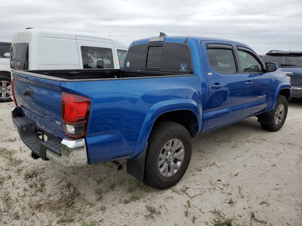 2018 Toyota Tacoma VIN 3TMAZ5CN1JM062360 Copart auction photo, water/flood / all over damage thumbnail 3