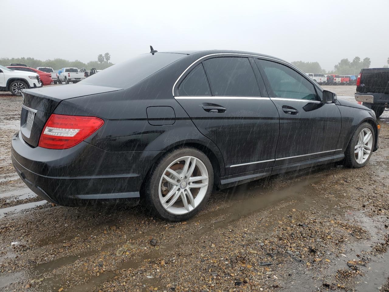 2013 Mercedes-Benz C-klasse VIN WDDGF4HB3DG099961 Copart auction photo, minor dent/scratches damage thumbnail 3