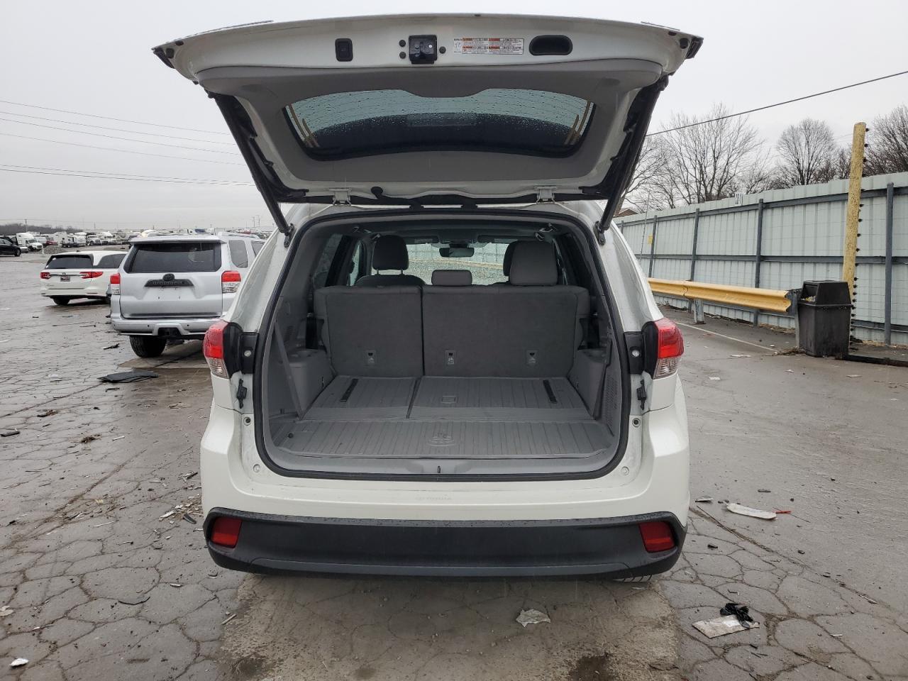 2019 Toyota Highlander VIN 5TDKZRFH1KS567706 Copart auction photo, front end damage thumbnail 6