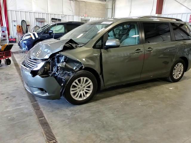 2011 Toyota Sienna VIN 5TDYK3DC6BS099328 Copart auction photo, front end / side damage thumbnail 12