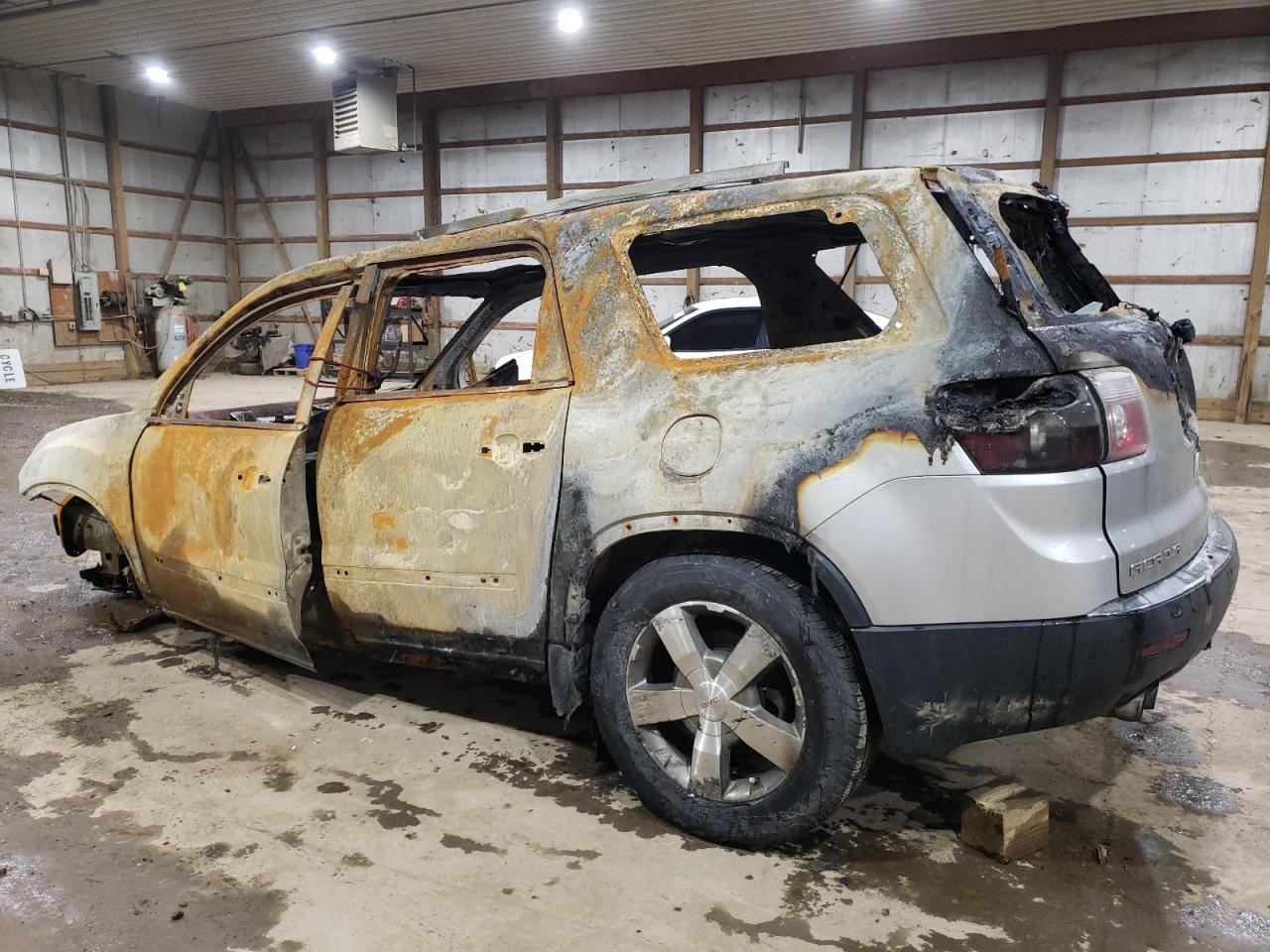2010 GMC Acadia VIN 1GKLVMED1AJ139913 Copart auction photo, burn damage thumbnail 2
