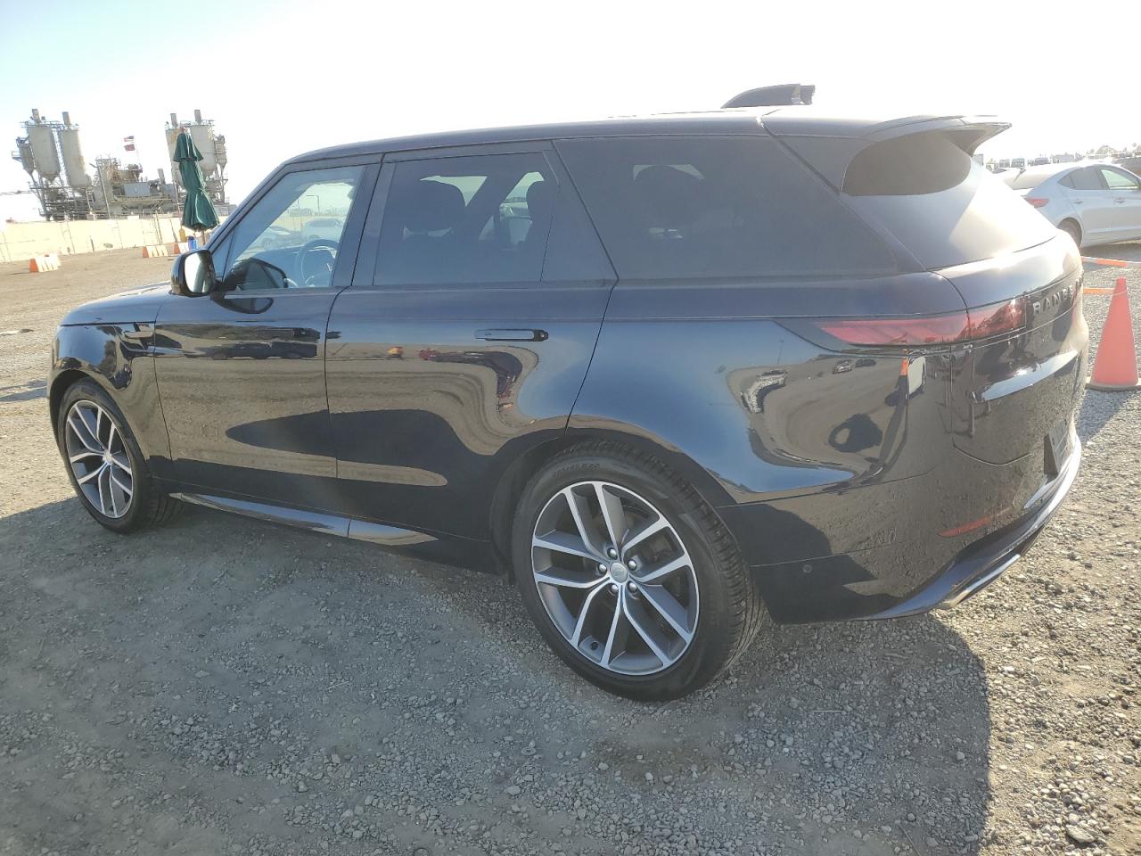 2023 Land Rover Range Rover VIN SAL1L9FU9PA134044 Copart auction photo, minor dent/scratches damage thumbnail 2