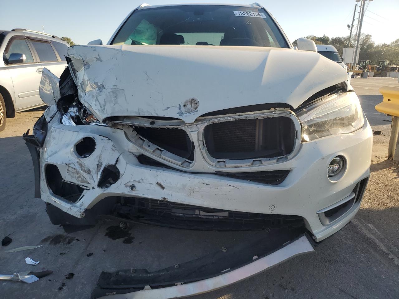 2014 BMW X5 VIN 5UXKR0C53E0H17068 Copart auction photo, front end / side damage thumbnail 5