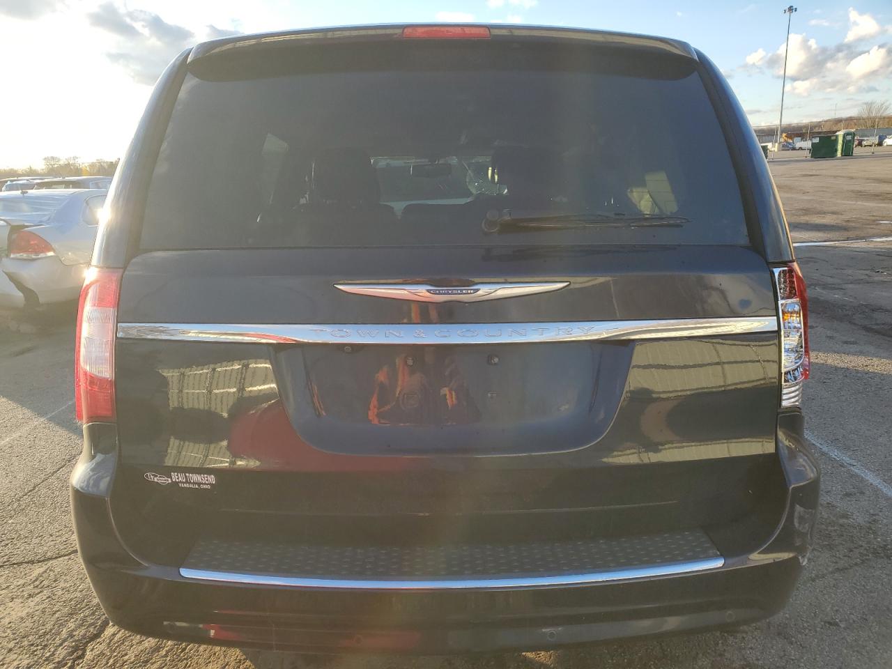 2014 Chrysler Town & Country VIN 2C4RC1CG1ER454378 Copart auction photo, front end / side damage thumbnail 6