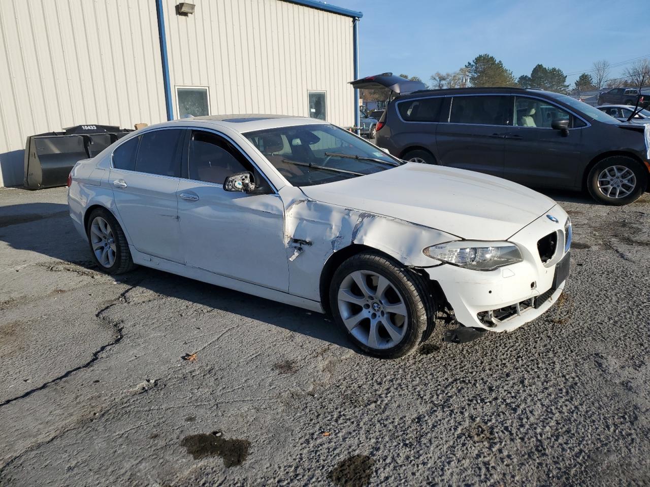 2012 BMW 5er VIN WBAFU7C58CDU58300 Copart auction photo, front end / side damage thumbnail 4