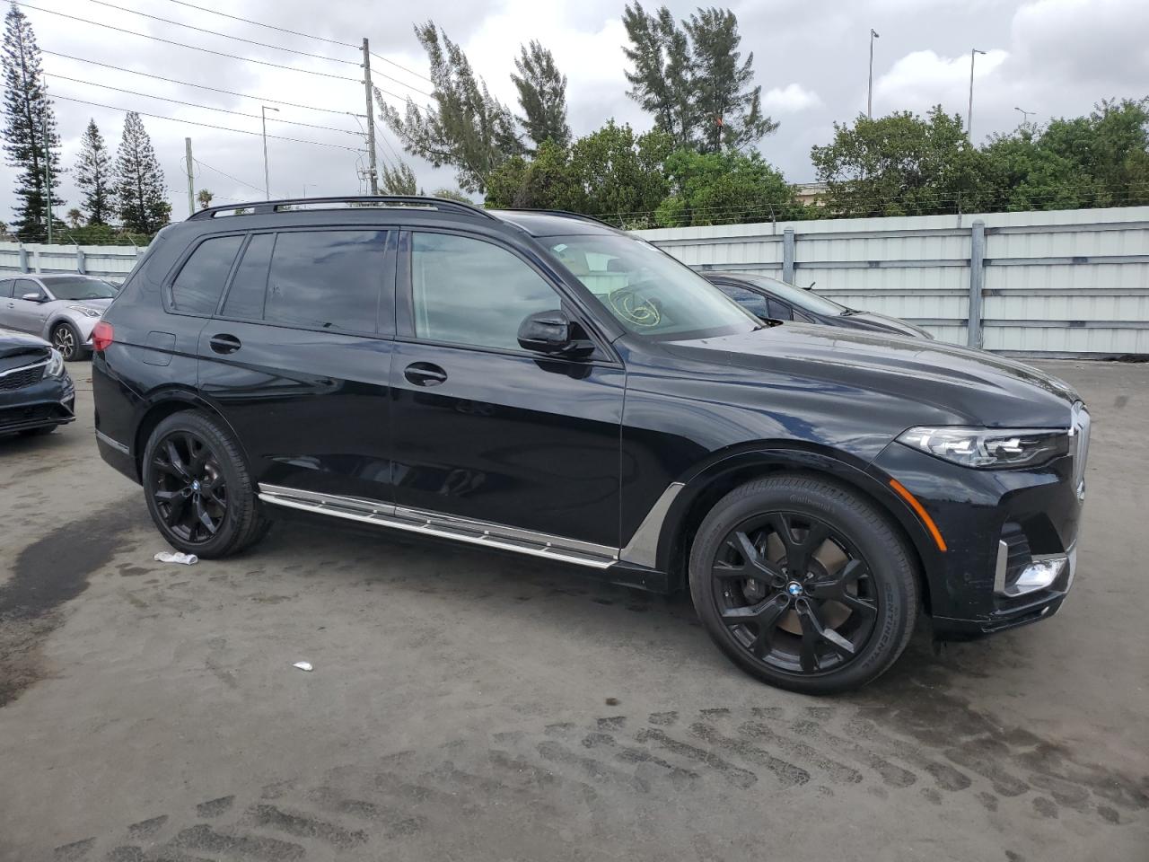 2021 BMW X7 VIN 5UXCW2C06M9E44604 Copart auction photo, vandalism damage thumbnail 4