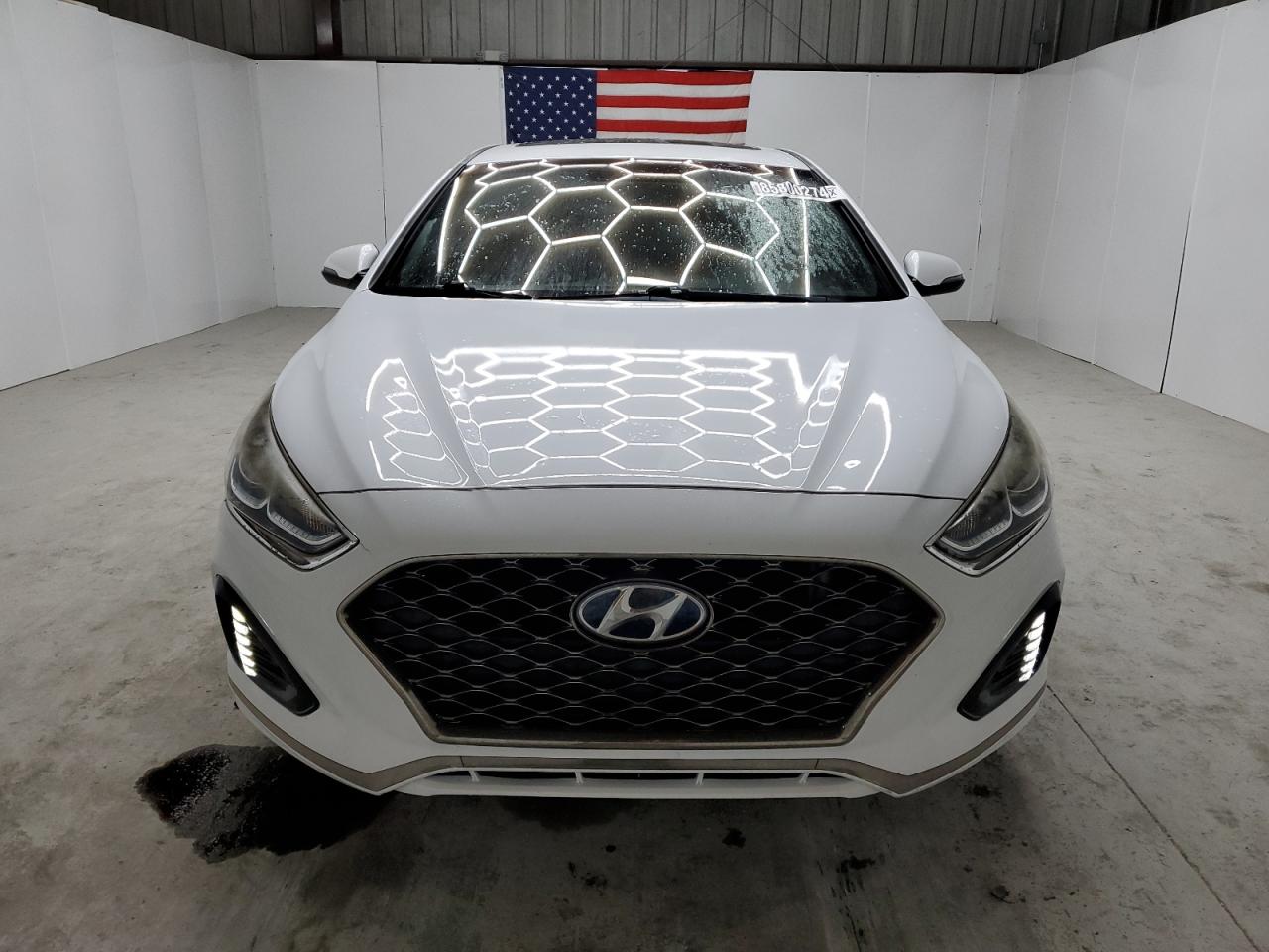 2018 Hyundai Sonata VIN 5NPE34AF1JH630623 Copart auction photo, minor dent/scratches damage thumbnail 5