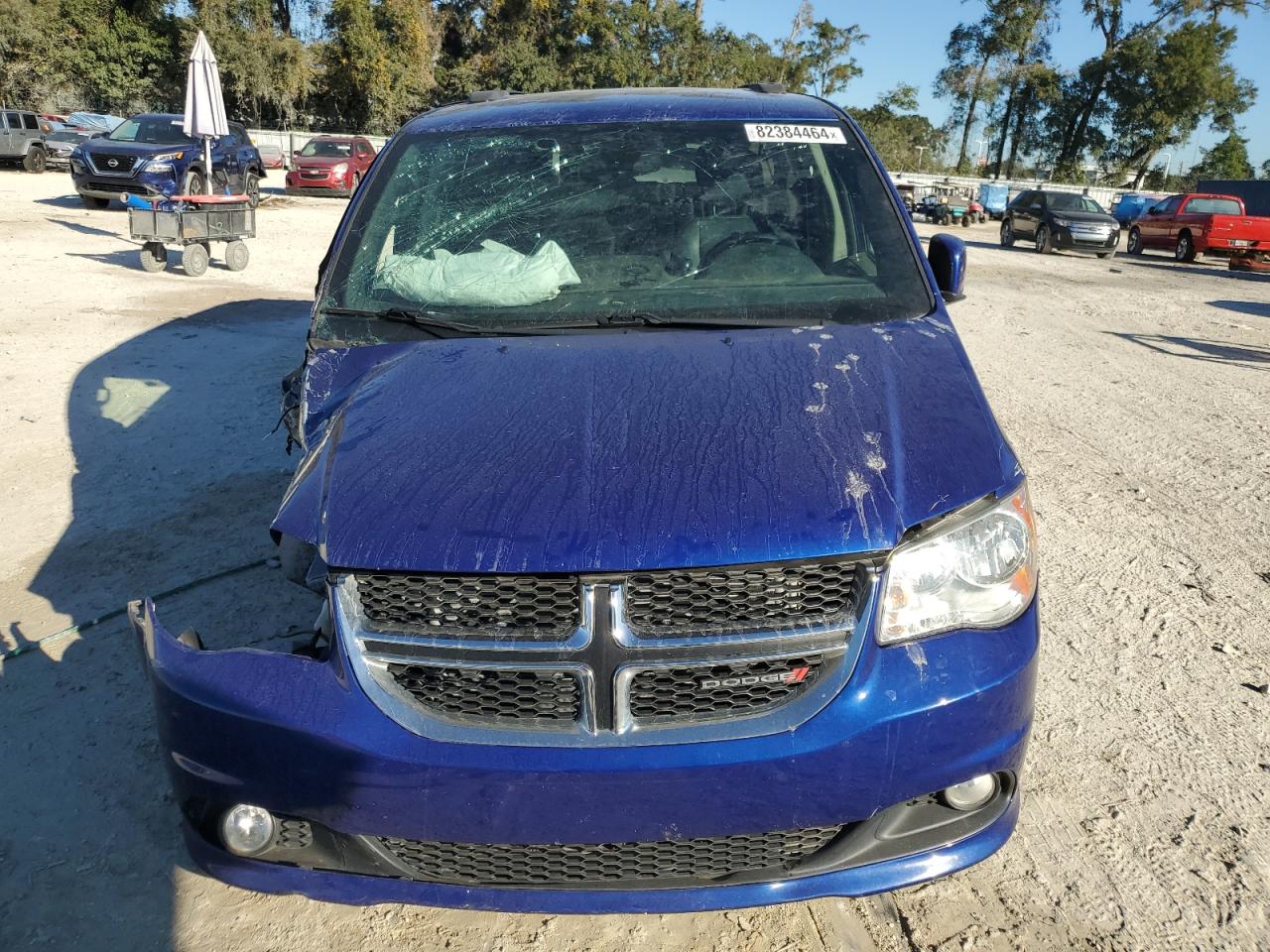 2020 Dodge Caravan VIN 2C4RDGCG5LR207541 Copart auction photo, front end / side damage thumbnail 5