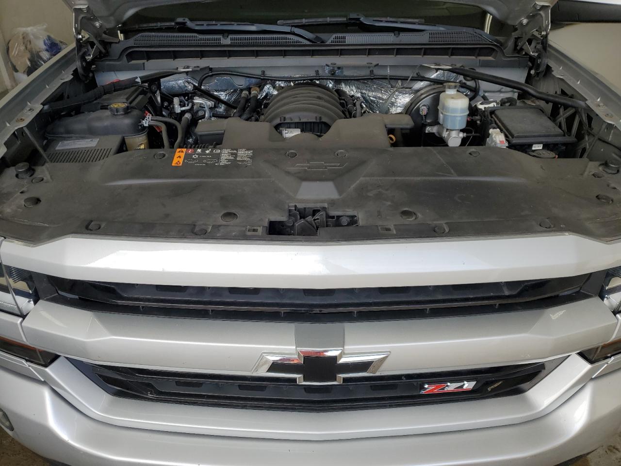 2018 Chevrolet Silverado VIN 3GCUKREC0JG385771 Copart auction photo, minor dent/scratches damage thumbnail 11