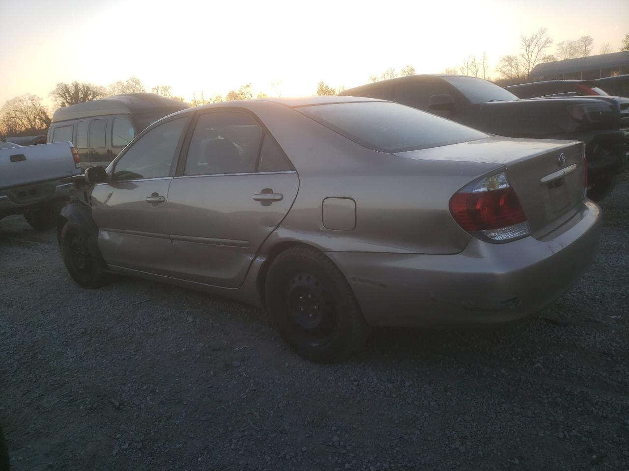 2005 Toyota Camry VIN 4T1BE32K25U621388 Copart auction photo, front end / side damage thumbnail 2