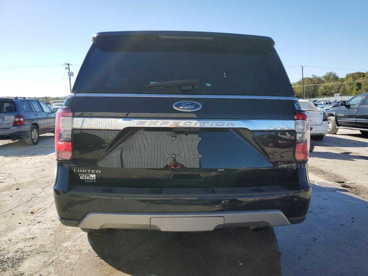 2021 Ford Expedition VIN 1FMJU2AT1MEA61813 Copart auction photo, front end / side damage thumbnail 6