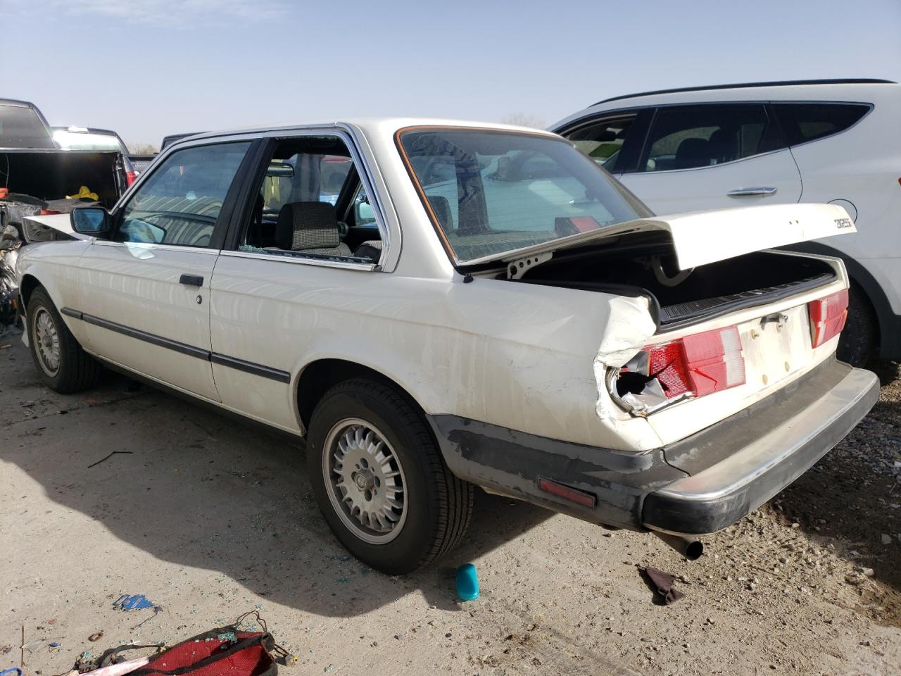 1987 BMW 3er VIN WBAAB6408H1683516 Copart auction photo, front end / rear end damage thumbnail 2