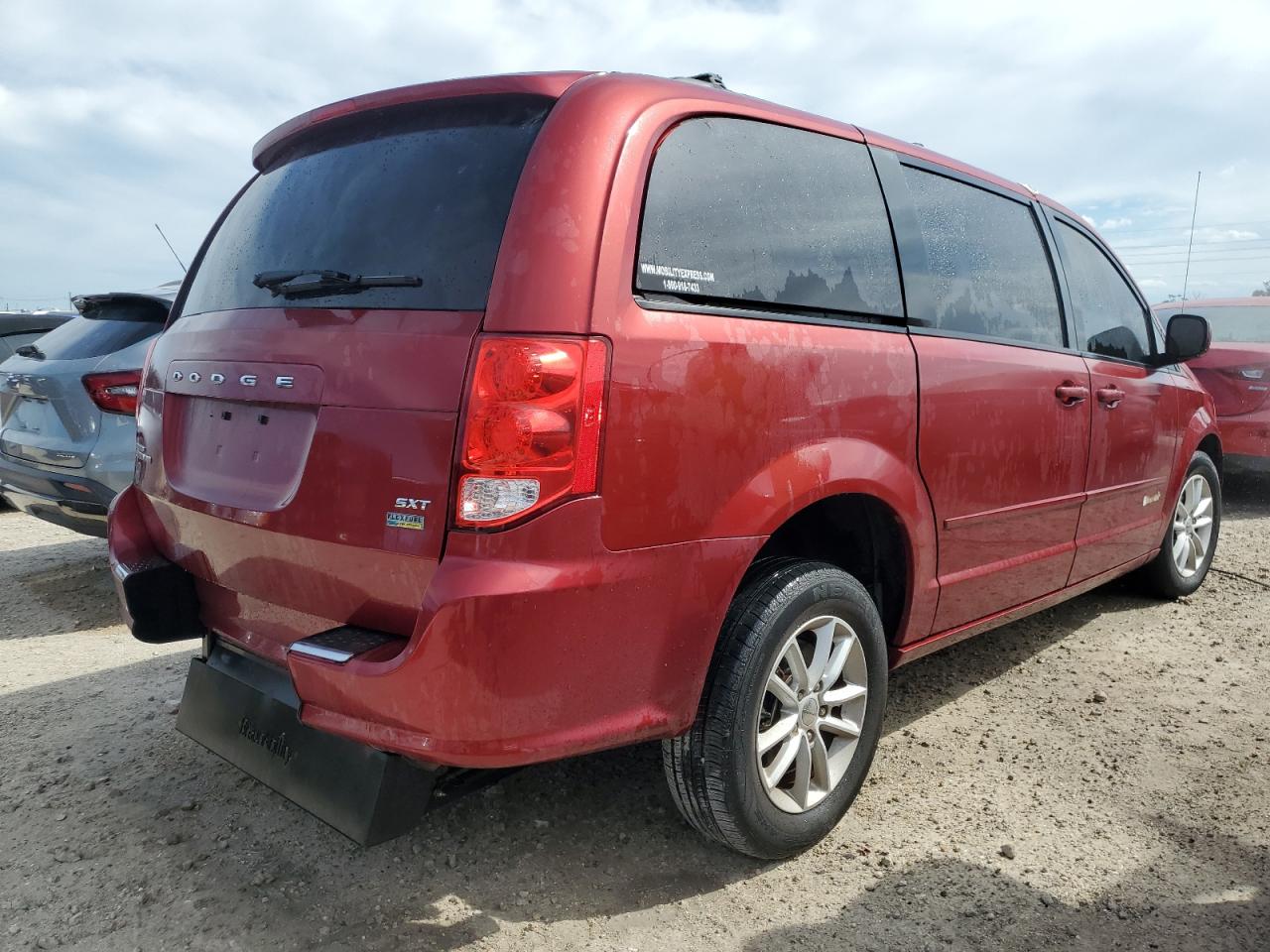 2015 Dodge Caravan VIN 2C4RDGCG6FR733228 Copart auction photo, water/flood damage thumbnail 3