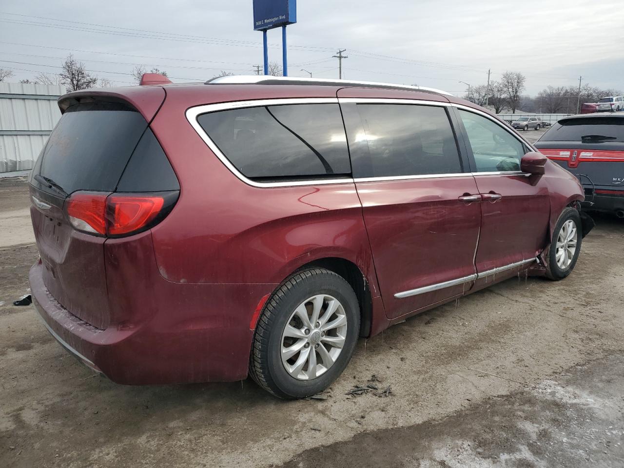 2018 Chrysler Pacifica VIN 2C4RC1BGXJR211664 Copart auction photo, front end damage thumbnail 3
