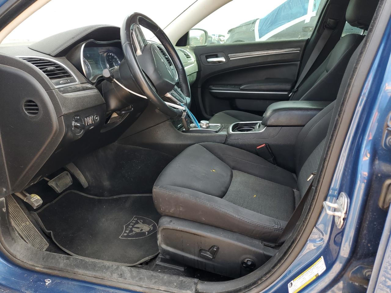 2020 Chrysler 300 VIN 2C3CCAAGXLH245964 Copart auction photo, front end / side damage thumbnail 7