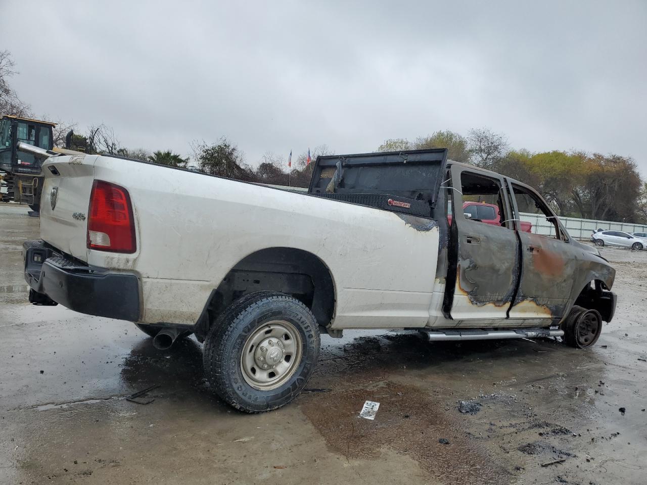 2014 RAM 2500 VIN 3C6UR5HL2EG246187 Copart auction photo, burn damage thumbnail 3