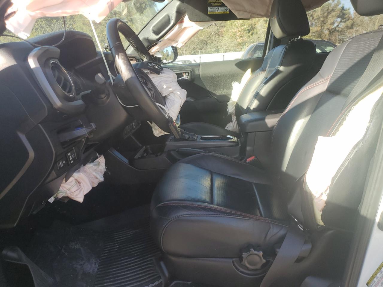 2018 Toyota Tacoma VIN 5TFCZ5AN8JX138677 Copart auction photo, front end / minor dent/scratches damage thumbnail 7