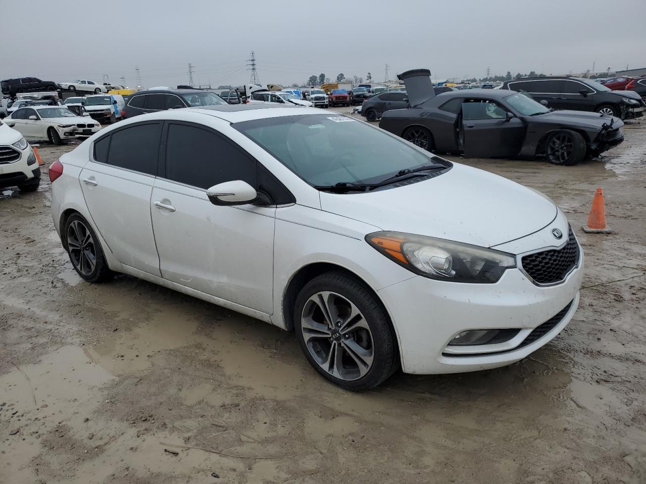 2016 KIA Forte VIN KNAFZ4A86G5553533 Copart auction photo, mechanical / minor dent/scratches damage thumbnail 4