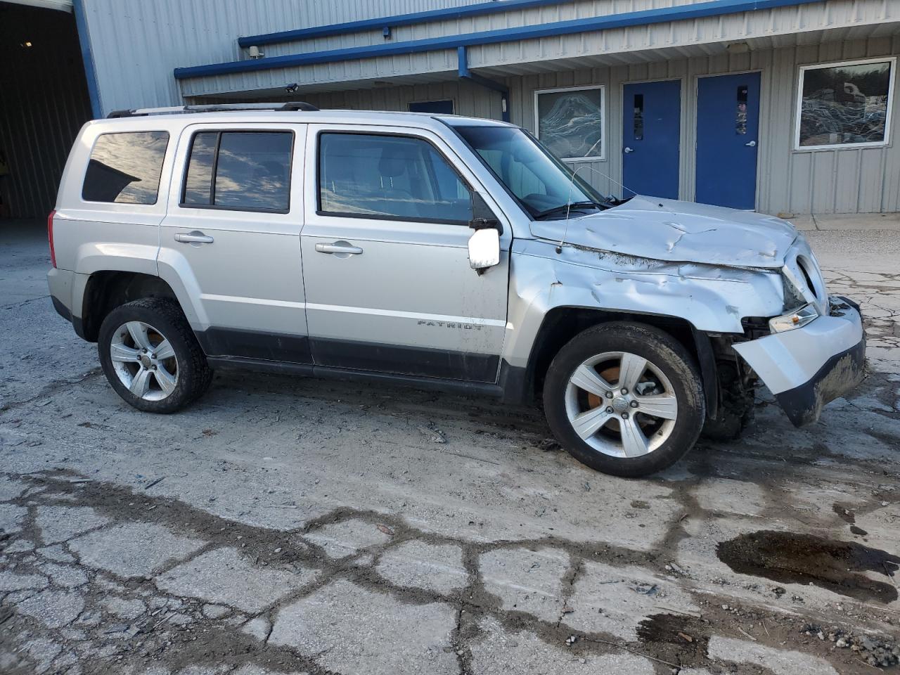 2012 Jeep Liberty (Patriot) VIN 1C4NJRCB6CD633166 Copart auction photo, rollover damage thumbnail 4