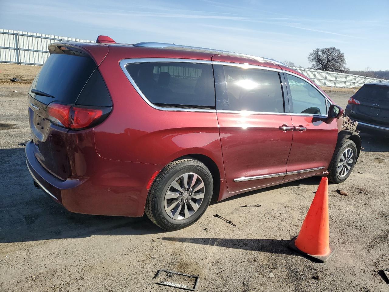 2020 Chrysler Pacifica VIN 2C4RC1EG9LR273295 Copart auction photo, front end / side damage thumbnail 3