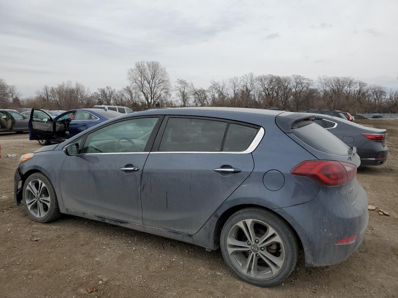 2016 KIA Forte VIN KNAFX5A83G5589952 Copart auction photo, front end / side damage thumbnail 2