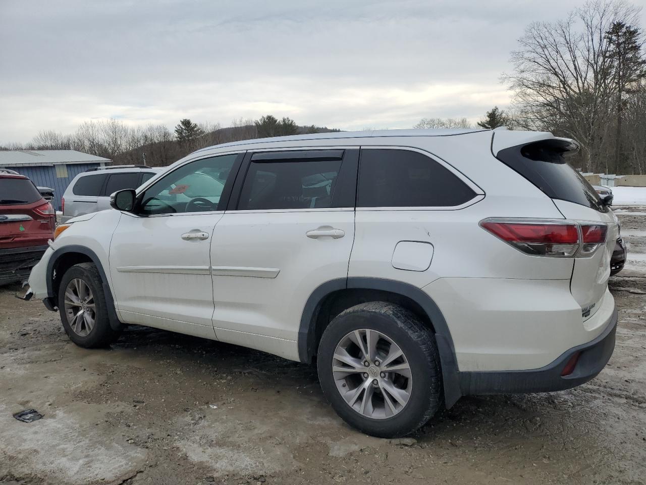 2015 Toyota Highlander VIN 5TDJKRFH8FS208133 Copart auction photo, front end / undercarriage damage thumbnail 2