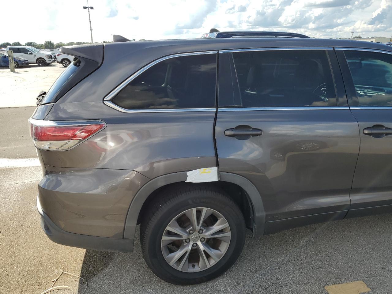 2015 Toyota Highlander VIN 5TDZKRFH7FS052816 Copart auction photo, water/flood damage thumbnail 13