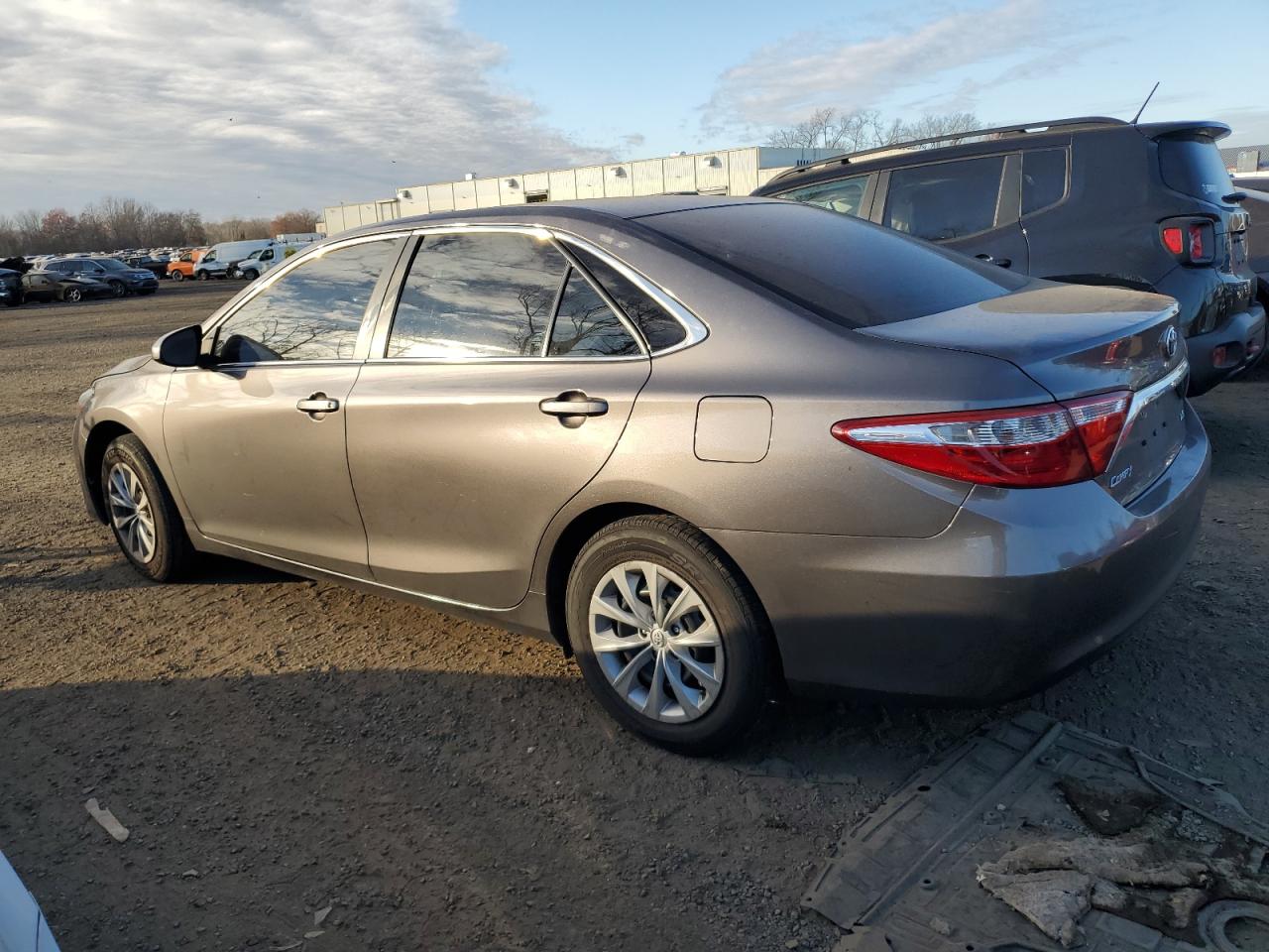 2015 Toyota Camry VIN 4T1BF1FK1FU492475 Copart auction photo, side / minor dent/scratches damage thumbnail 2