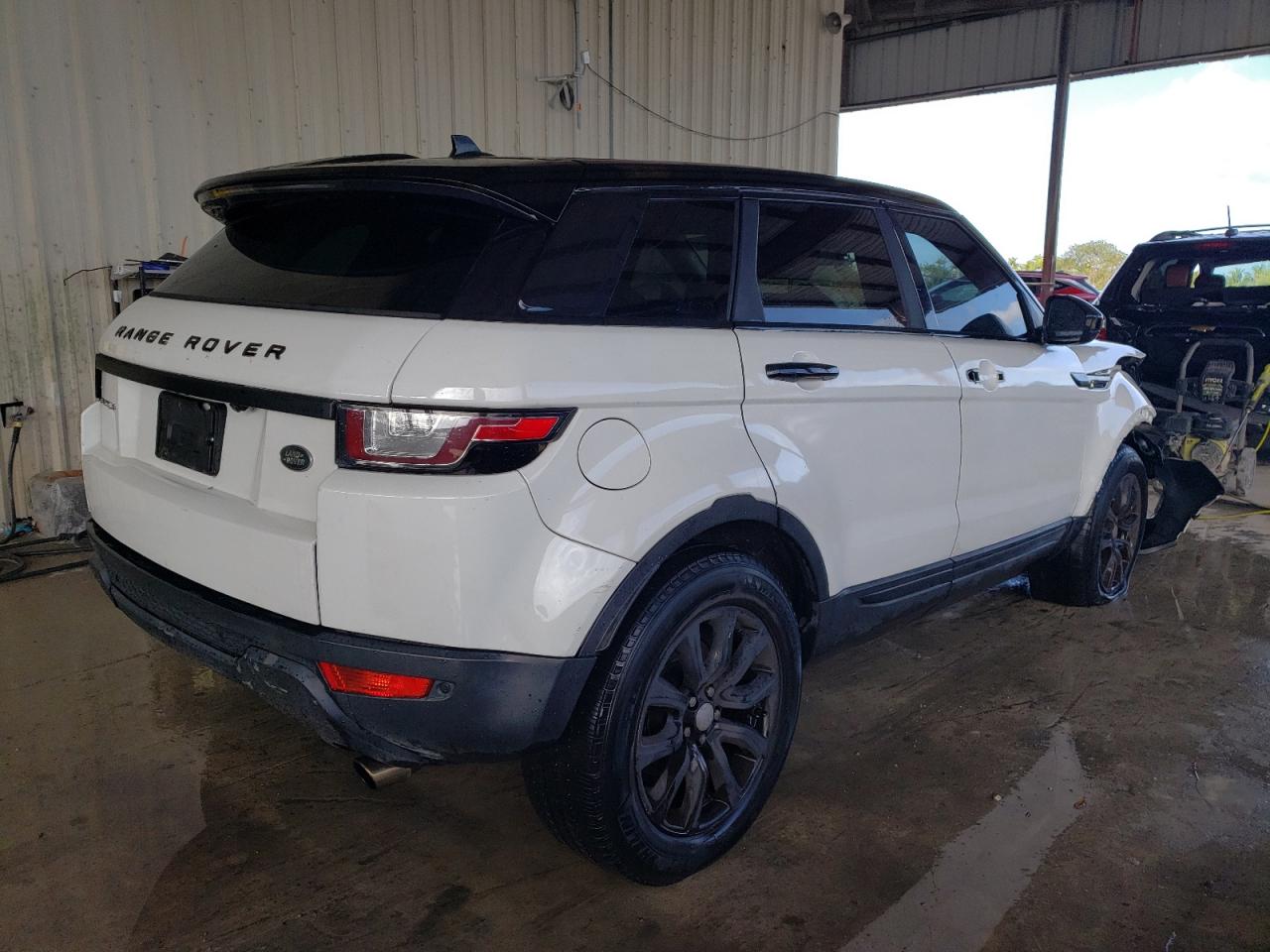 2016 Land Rover Range Rover VIN SALVP2BG1GH077942 Copart auction photo, front end / minor dent/scratches damage thumbnail 3
