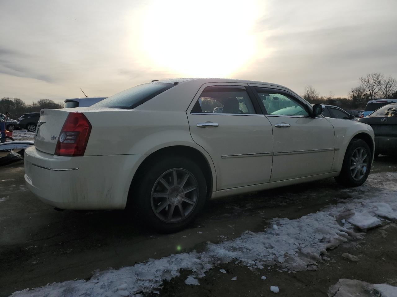 2010 Chrysler 300 VIN 2C3CK5CV4AH331435 Copart auction photo, side / minor dent/scratches damage thumbnail 3
