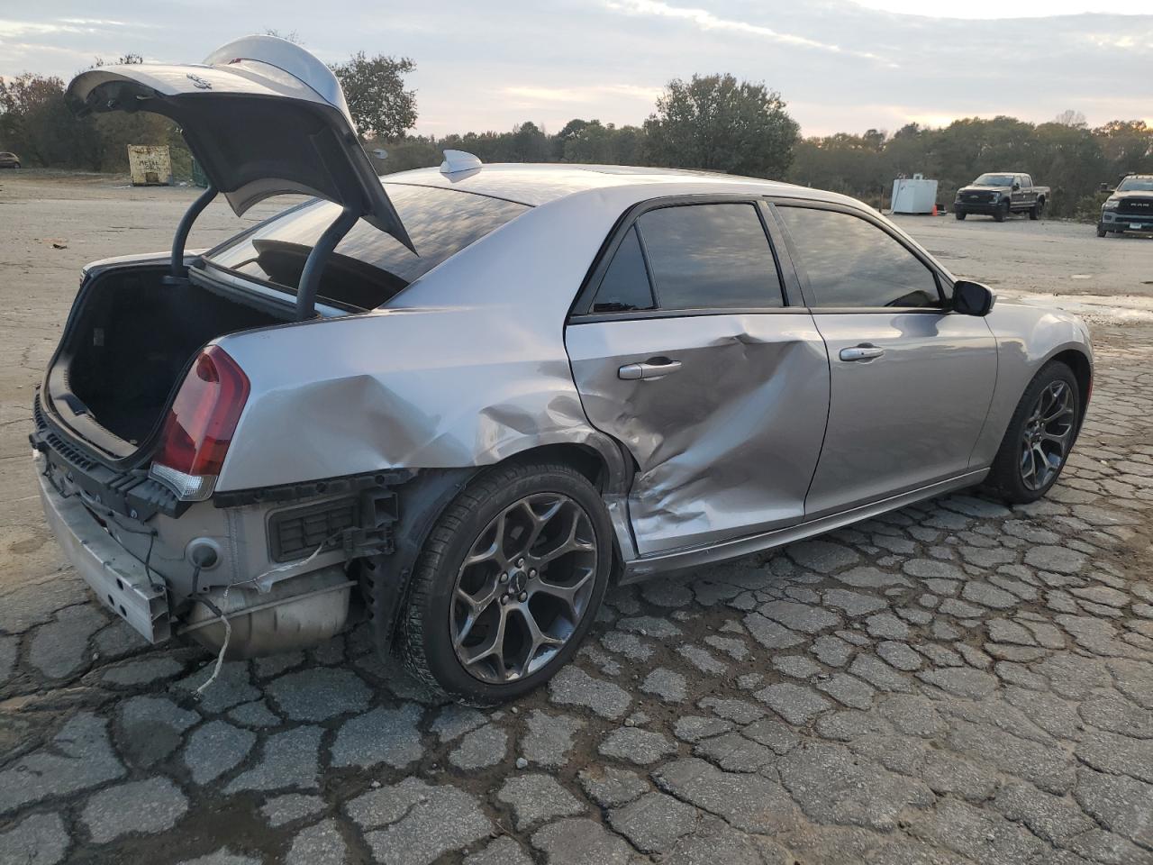 2018 Chrysler 300 VIN 2C3CCABGXJH269547 Copart auction photo, rear end / side damage thumbnail 3