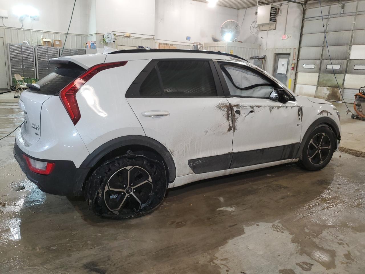 2023 KIA Niro VIN KNDCR3LE3P5094982 Copart auction photo, rollover / minor dent/scratches damage thumbnail 3
