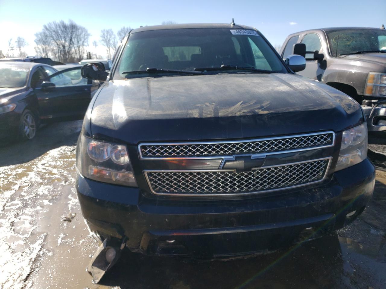 2013 Chevrolet Suburban VIN 1GNSKKE79DR282121 Copart auction photo, front end / side damage thumbnail 5