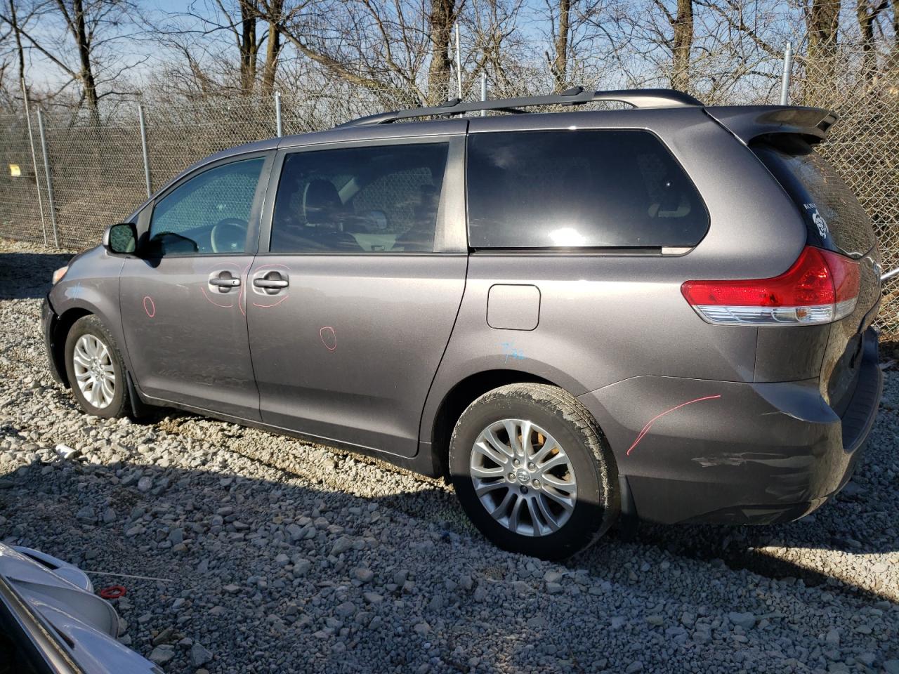 2011 Toyota Sienna VIN 5TDYK3DC5BS118256 Copart auction photo, front end / side damage thumbnail 2