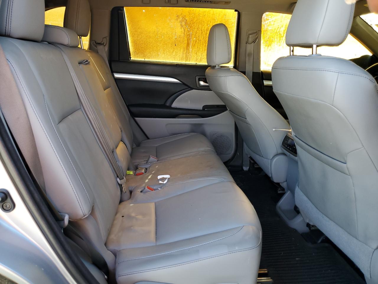 2016 Toyota Highlander VIN 5TDKKRFH3GS129197 Copart auction photo, burn damage thumbnail 11