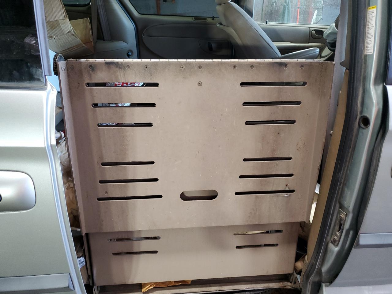2003 Dodge Caravan VIN 2D4GP44LX3R186598 Copart auction photo, front end / side damage thumbnail 12