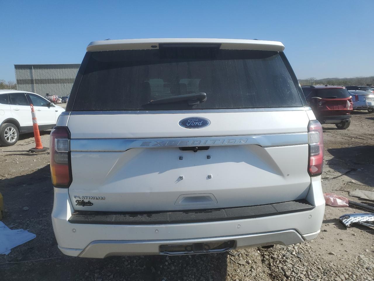 2018 Ford Expedition VIN 1FMJU1MTXJEA68308 Copart auction photo, front end damage thumbnail 6