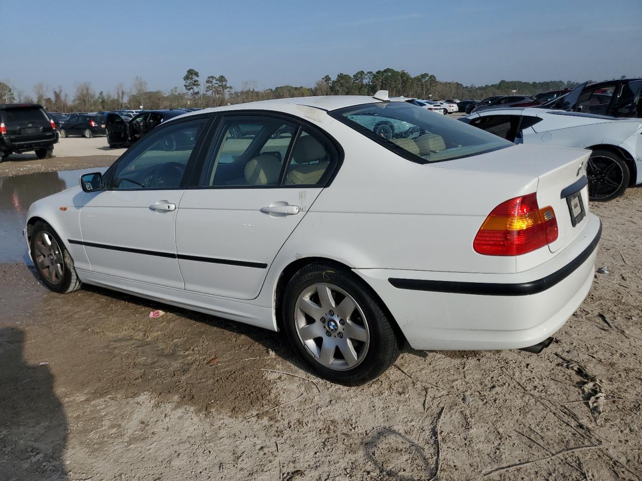 2004 BMW 3er VIN WBAET37434NJ45417 Copart auction photo, side / minor dent/scratches damage thumbnail 2