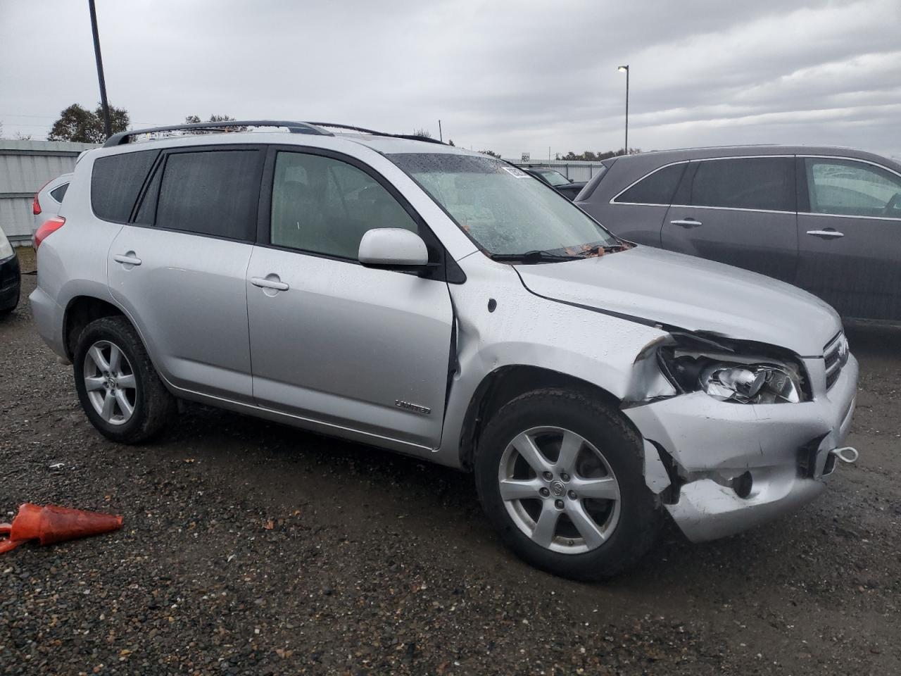 2007 Toyota RAV 4 VIN JTMBK31V676024034 Copart auction photo, front end damage thumbnail 4
